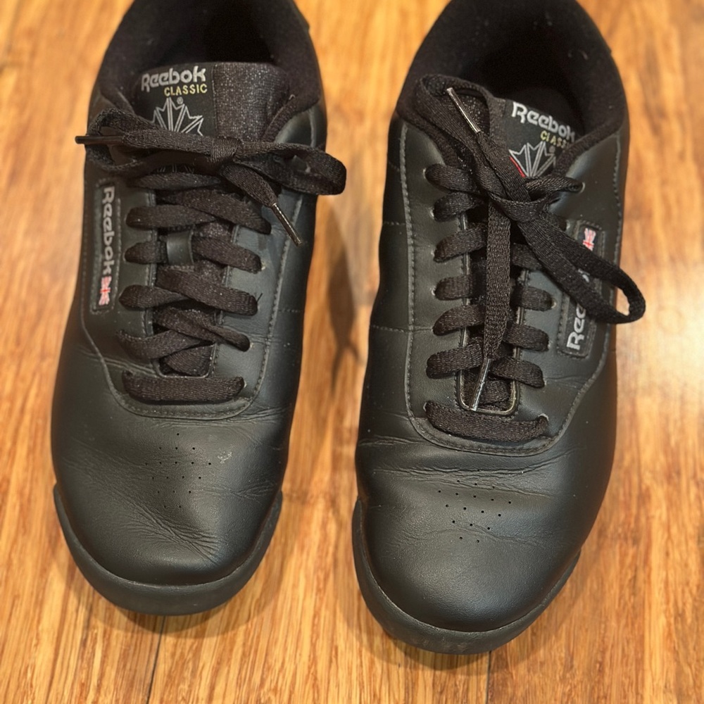 Final markdown! Reebok Classic Black size 9M Sneakers